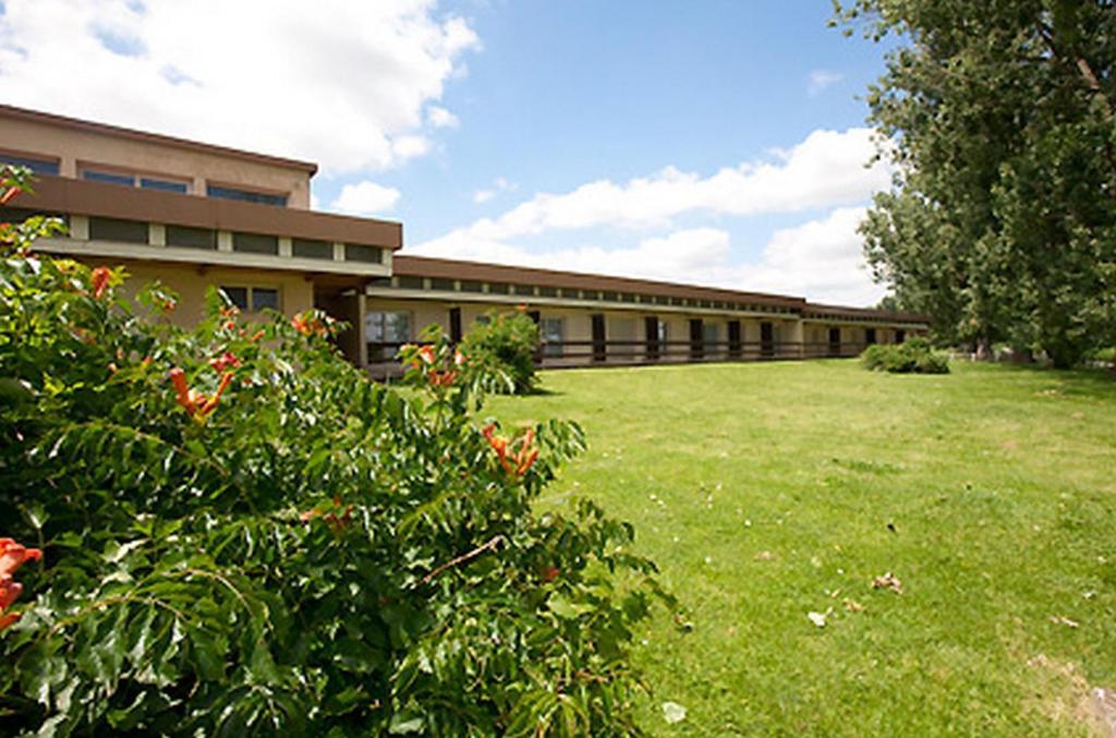 Logis Hotel Restaurant La Vieille Ferme, Macon Nord Sance Экстерьер фото