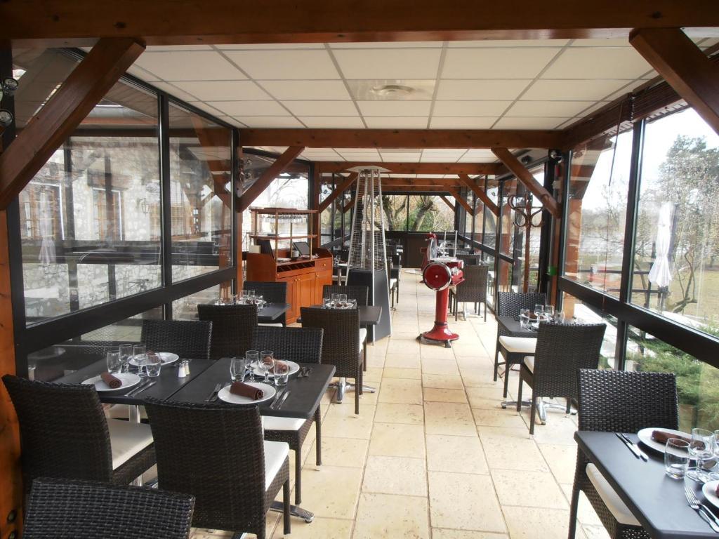 Logis Hotel Restaurant La Vieille Ferme, Macon Nord Sance Экстерьер фото